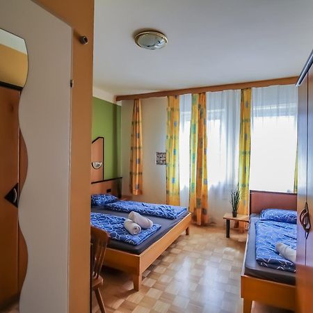 Cozy Rooms - U3 Hutteldorferstrasse Vienna Esterno foto