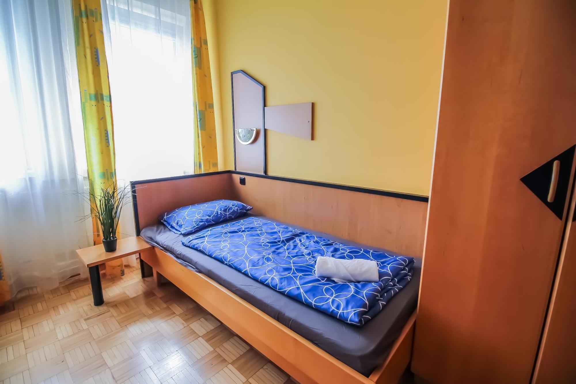 Cozy Rooms - U3 Hutteldorferstrasse Vienna Esterno foto