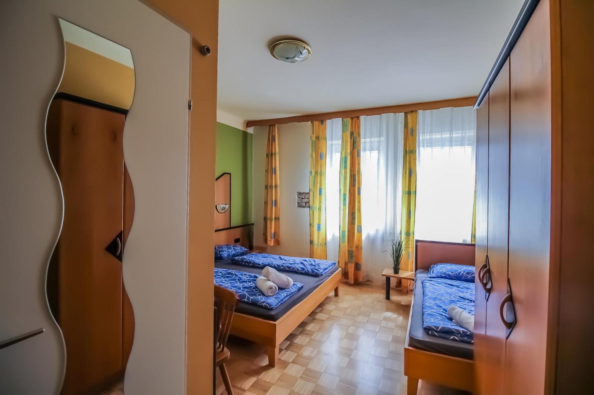 Cozy Rooms - U3 Hutteldorferstrasse Vienna Esterno foto