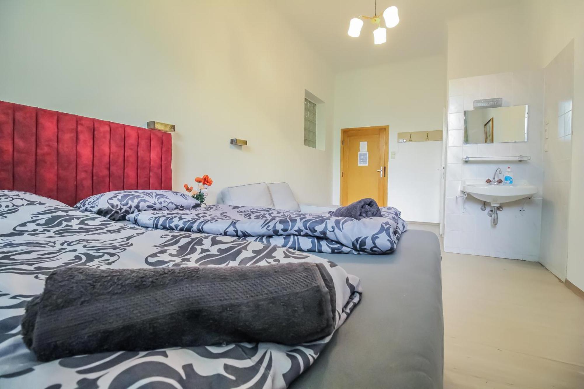 Cozy Rooms - U3 Hutteldorferstrasse Vienna Esterno foto