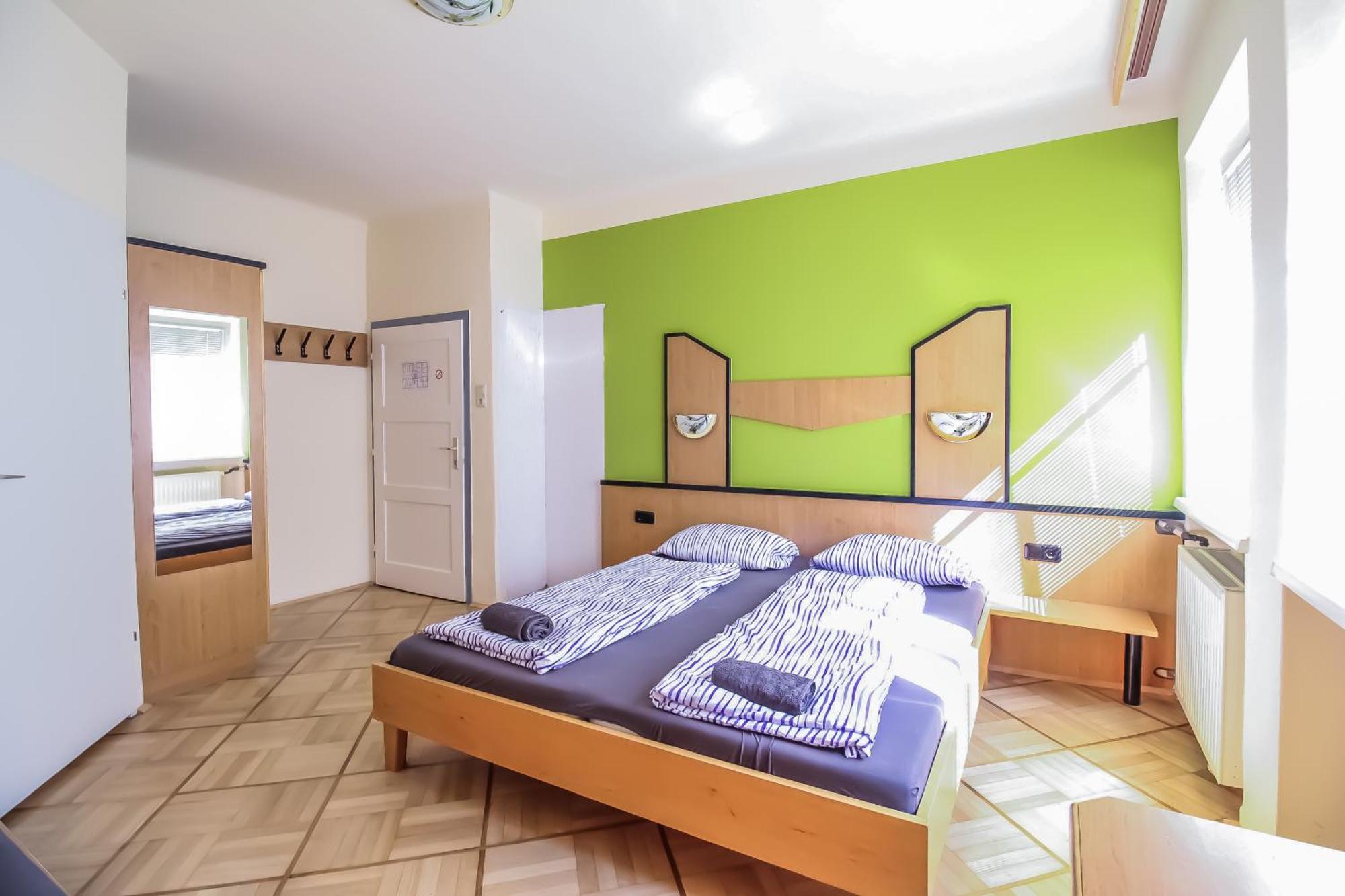 Cozy Rooms - U3 Hutteldorferstrasse Vienna Esterno foto
