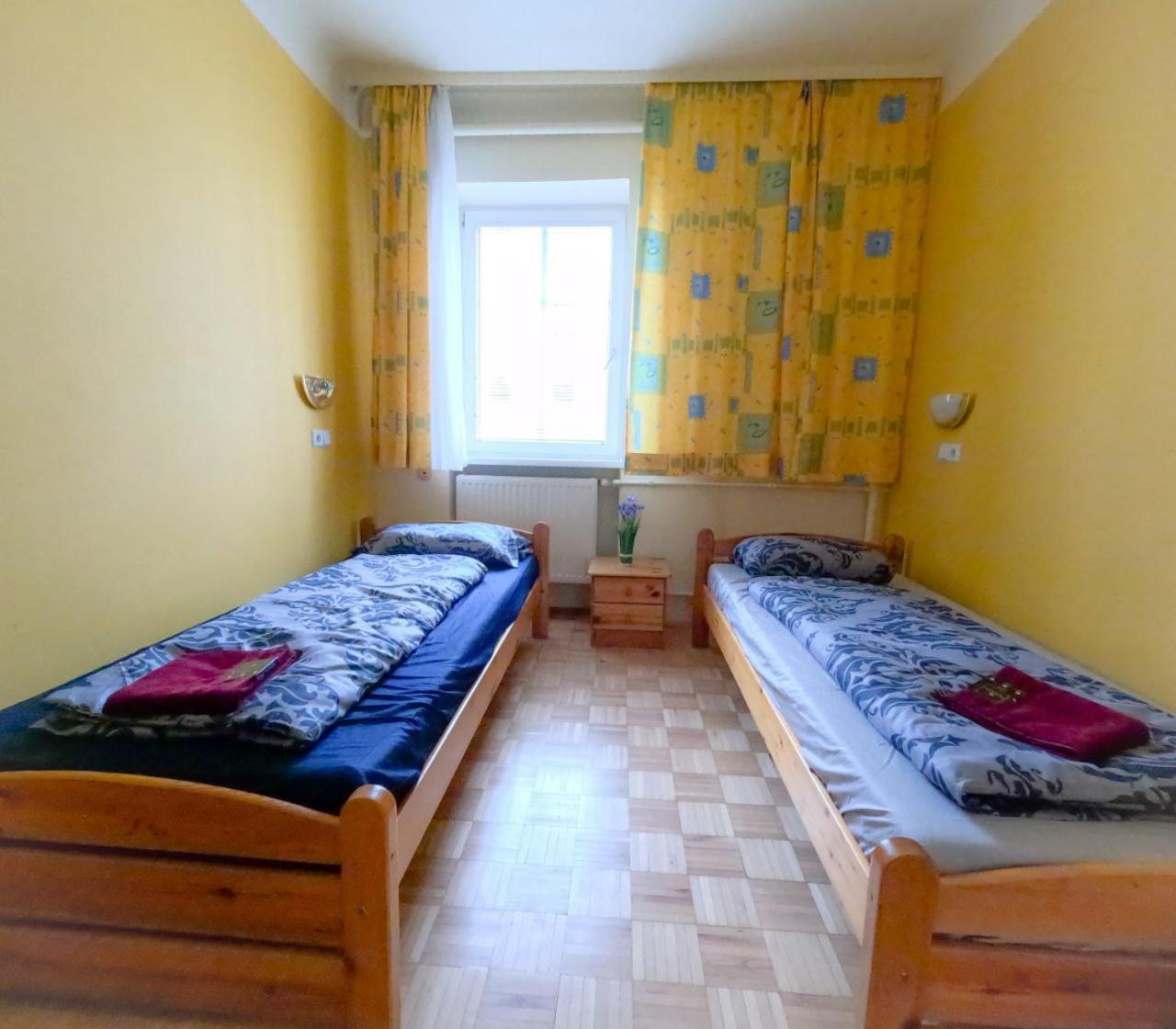 Cozy Rooms - U3 Hutteldorferstrasse Vienna Esterno foto