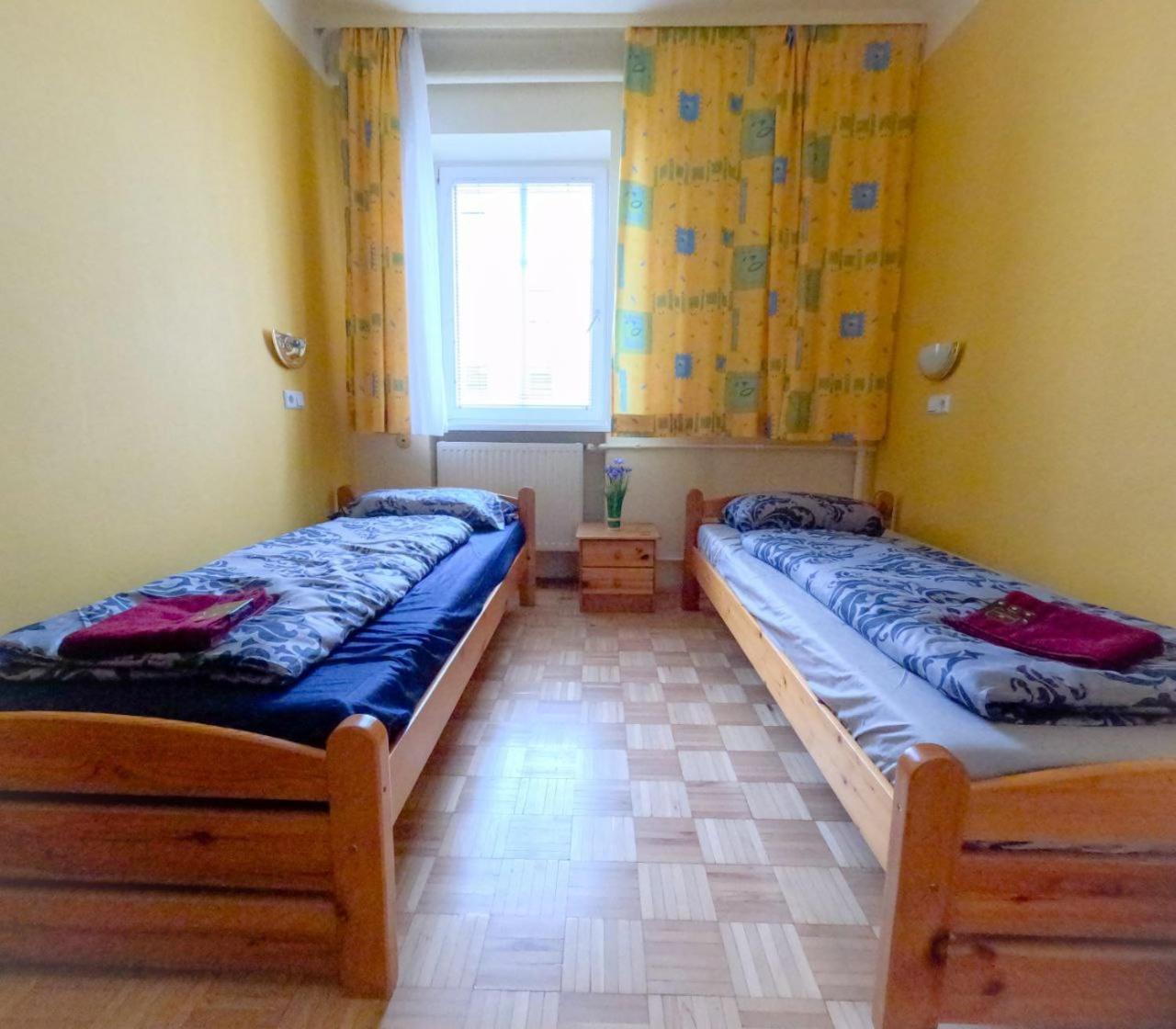 Cozy Rooms - U3 Hutteldorferstrasse Vienna Esterno foto