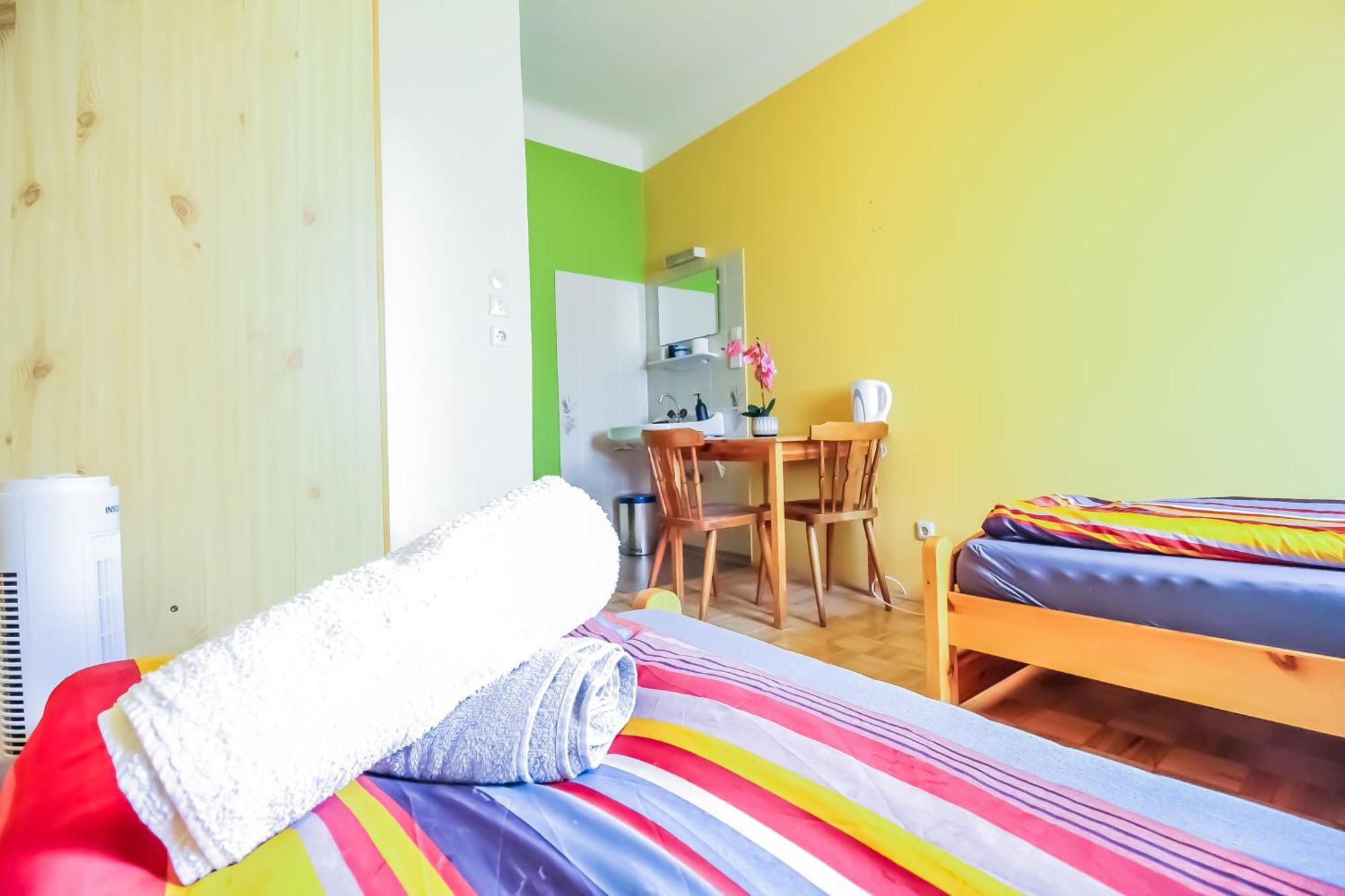 Cozy Rooms - U3 Hutteldorferstrasse Vienna Esterno foto