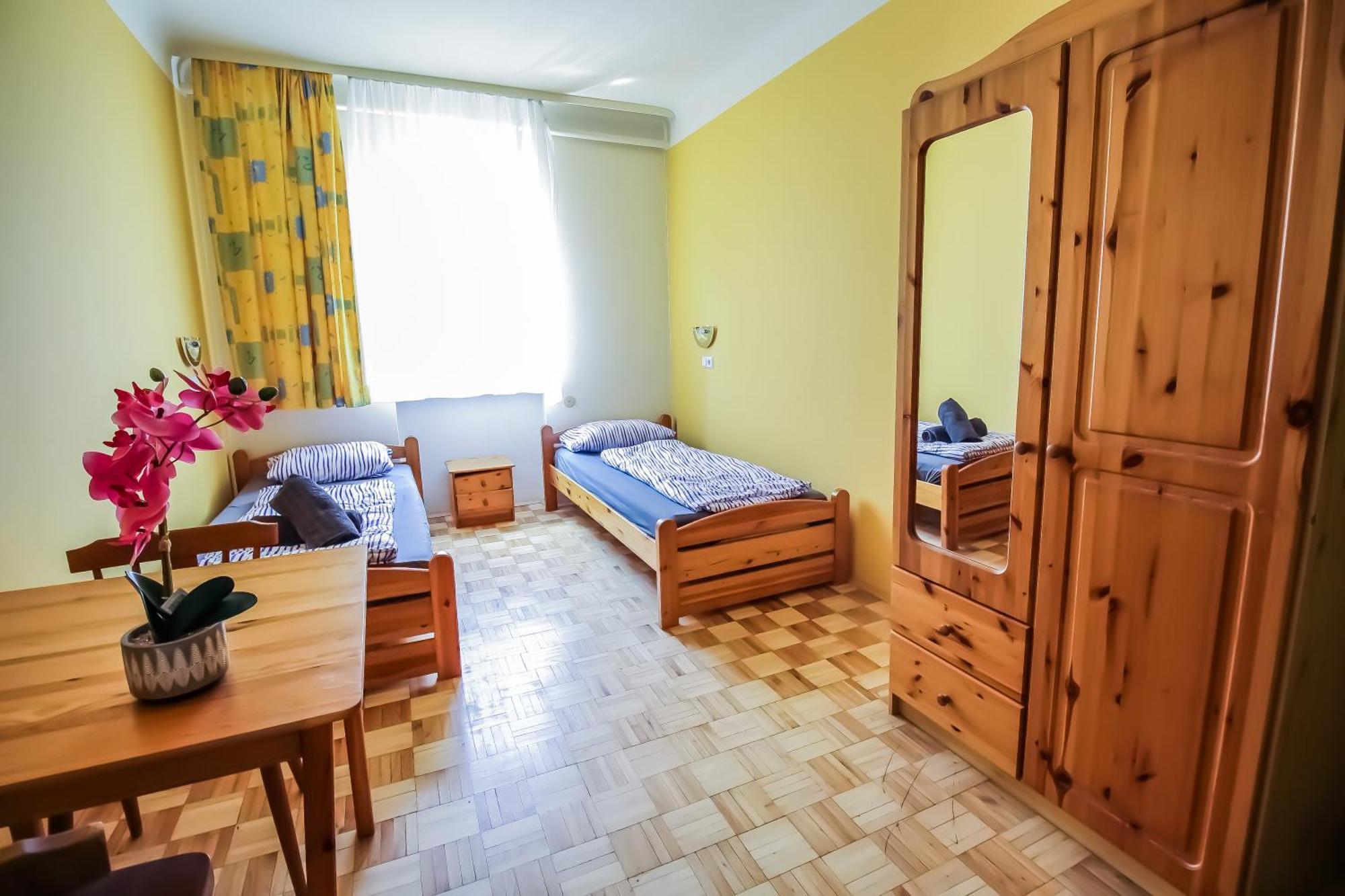 Cozy Rooms - U3 Hutteldorferstrasse Vienna Esterno foto