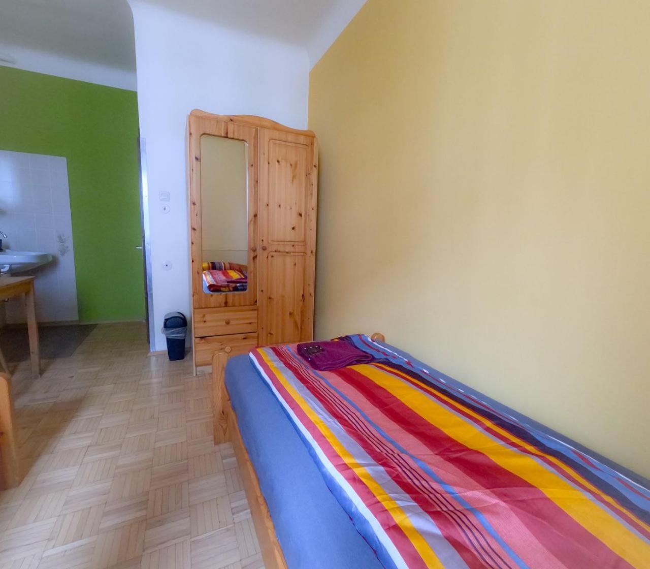 Cozy Rooms - U3 Hutteldorferstrasse Vienna Esterno foto