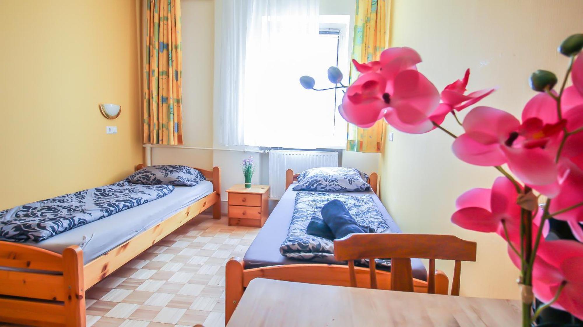 Cozy Rooms - U3 Hutteldorferstrasse Vienna Esterno foto