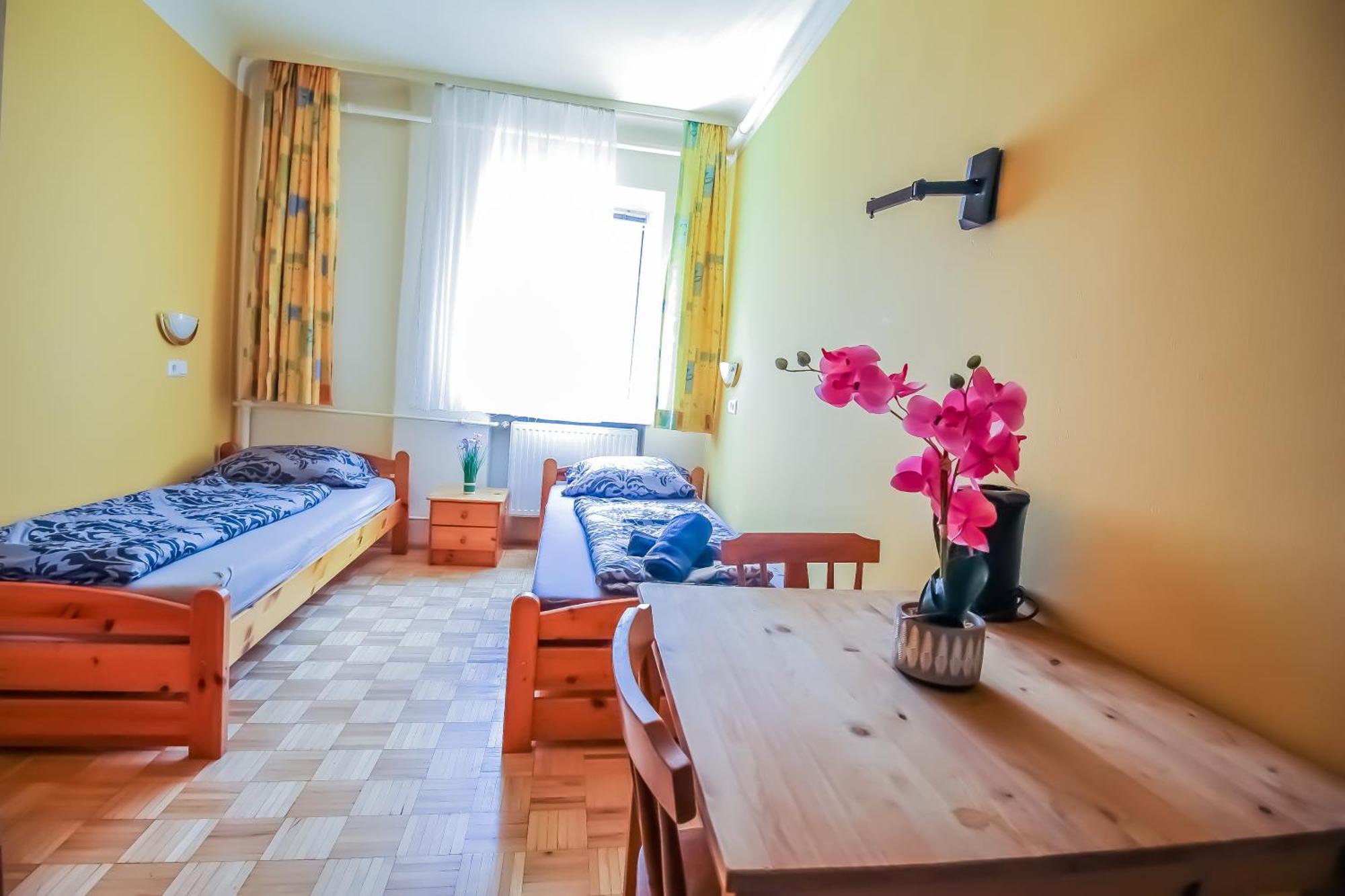 Cozy Rooms - U3 Hutteldorferstrasse Vienna Esterno foto