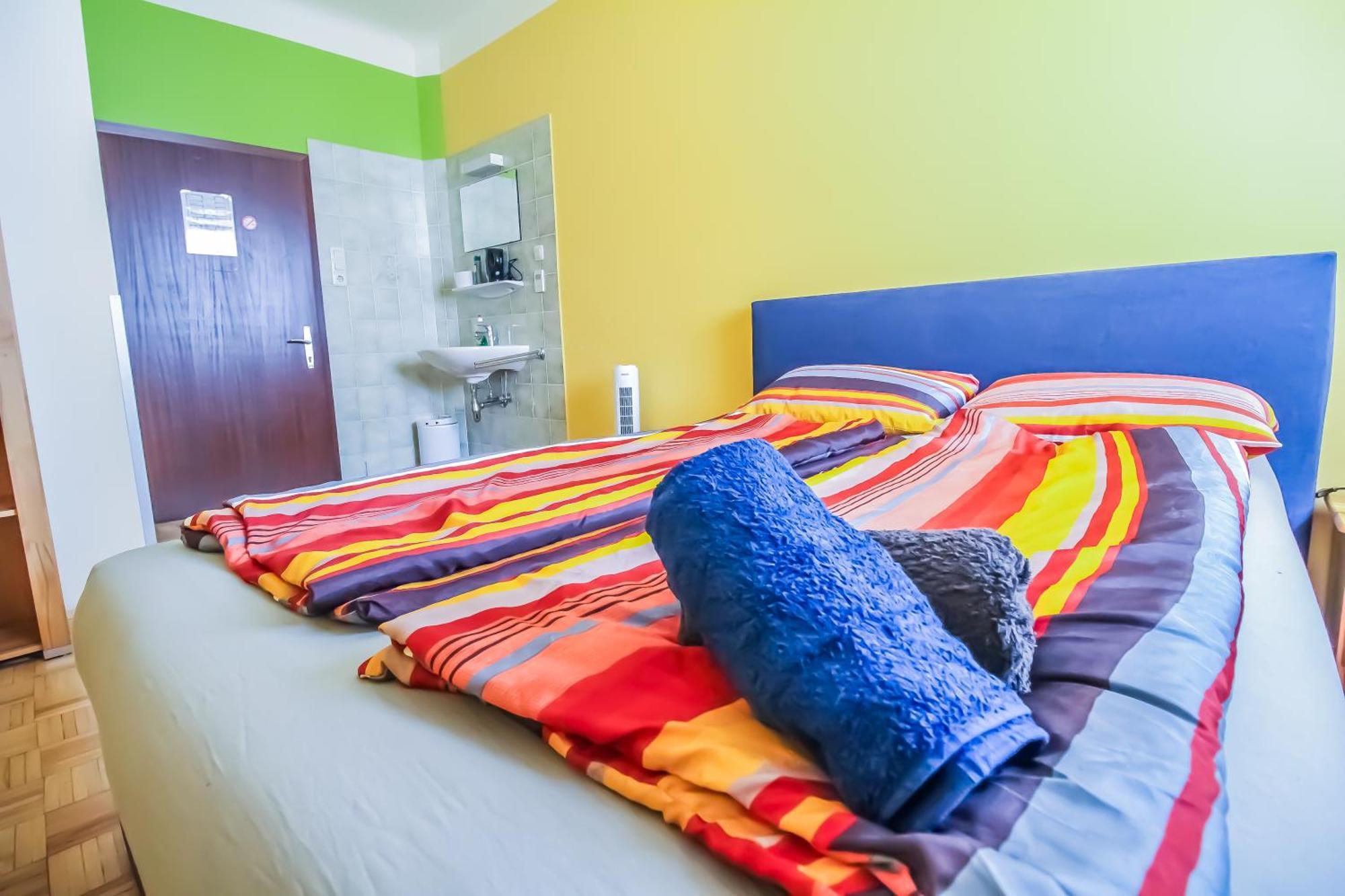 Cozy Rooms - U3 Hutteldorferstrasse Vienna Esterno foto