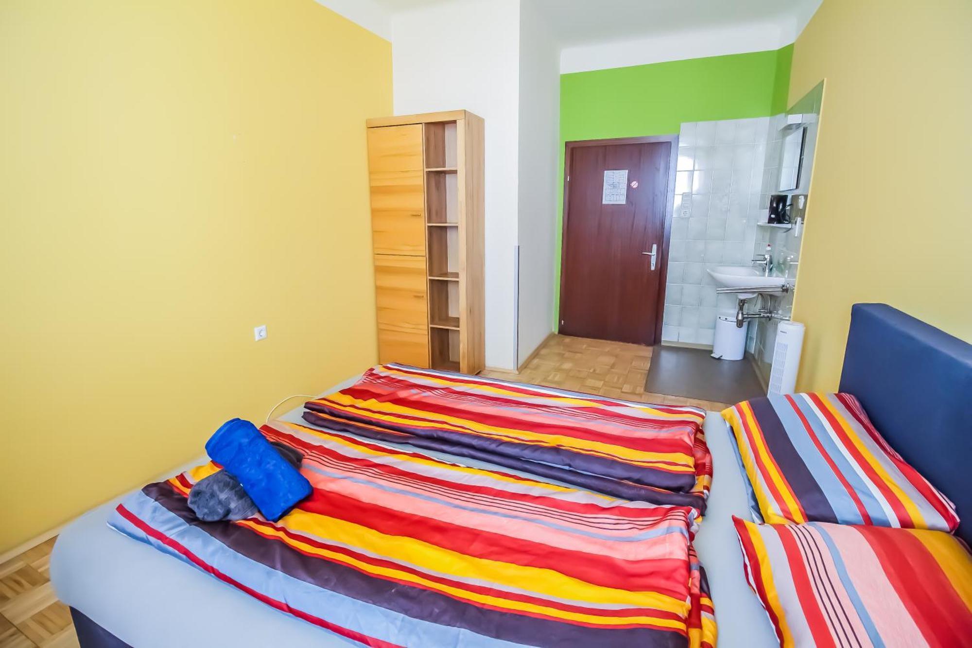 Cozy Rooms - U3 Hutteldorferstrasse Vienna Esterno foto