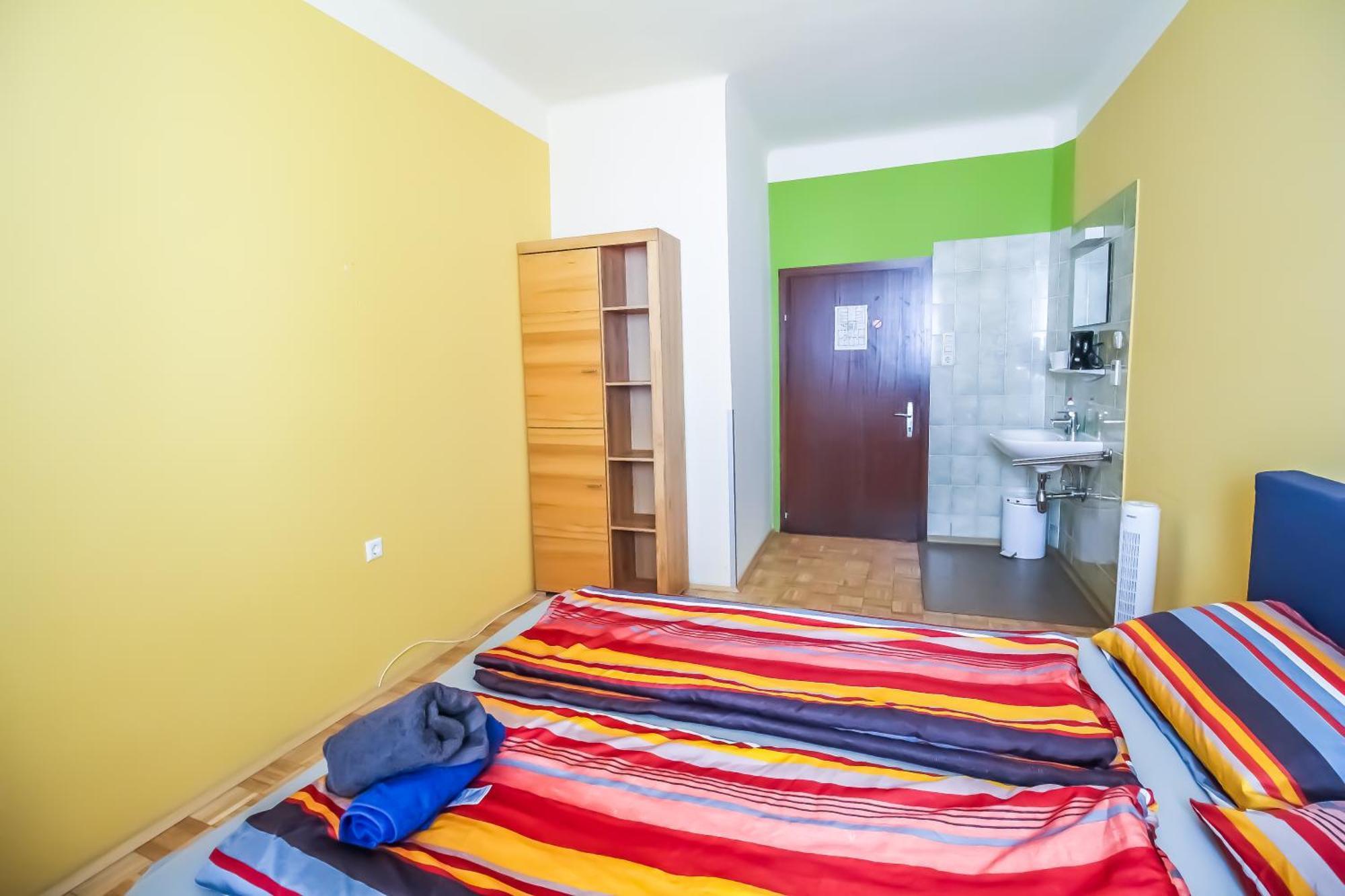Cozy Rooms - U3 Hutteldorferstrasse Vienna Esterno foto